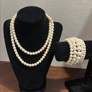 Elegant Cream Pearl Necklace and Bracelet Set